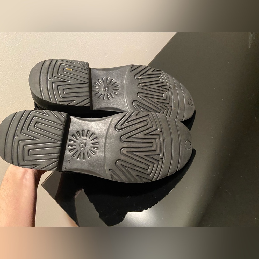 Ugg Boots Size 8.5 - Picture 5 of 11